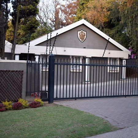 The Elephant Room At Frederick'S Place Pretoria-Noord Εξωτερικό φωτογραφία
