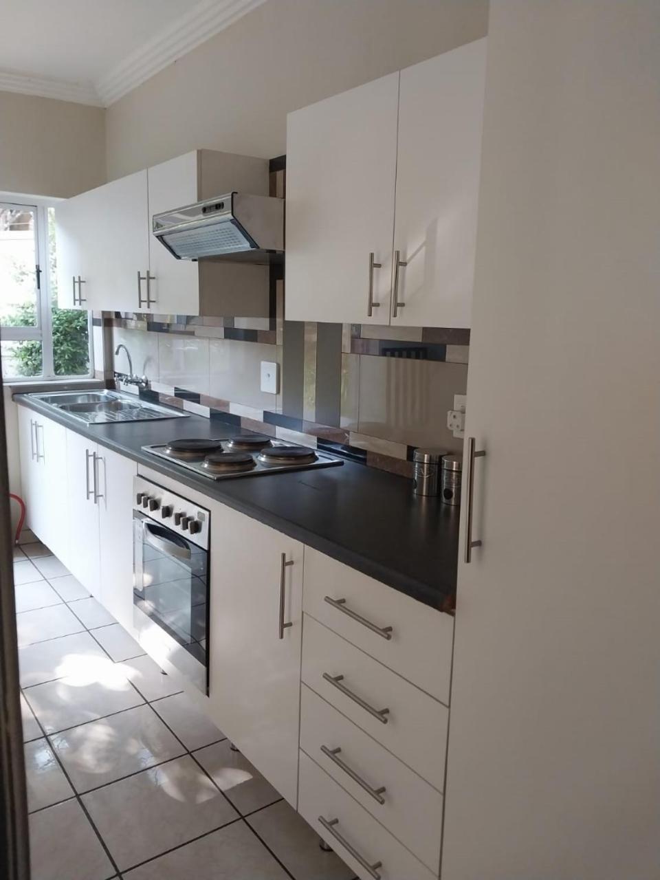 The Elephant Room At Frederick'S Place Pretoria-Noord Εξωτερικό φωτογραφία